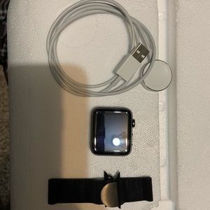 Gray/Black Apple Watch Series 3 42mm • Black Magnetic Band